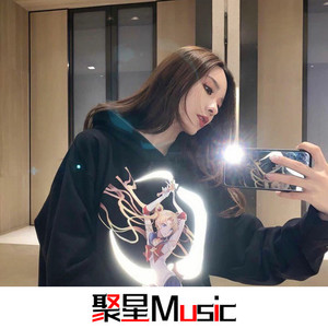 模特中出潮喷视频
