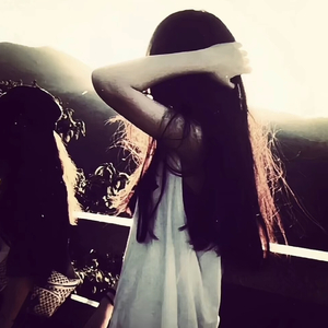 模特中出潮喷视频
