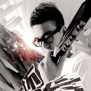 模特中出潮喷视频
