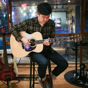 模特中出潮喷视频
